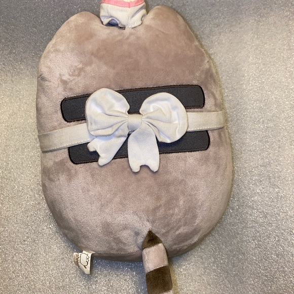 Pusheen ice cream sundae parlor vendor plush Claire’s exclusive - Picture 3 of 9